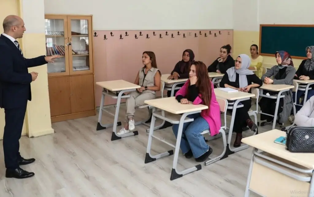 MEB'den Ailelere Yonelik Maarif Okulu Programı