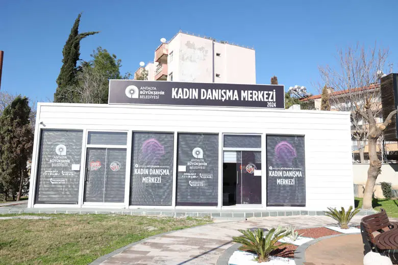 Antalya Büyükşehir Belediyesi, Kadınların Yanında Destek Oluyor haberi