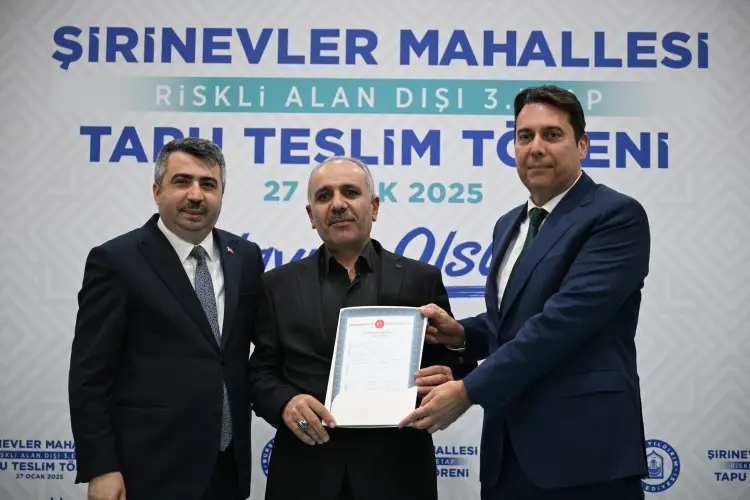 Bursa Yıldırım’da 960 hak sahibi tapularını teslim aldı