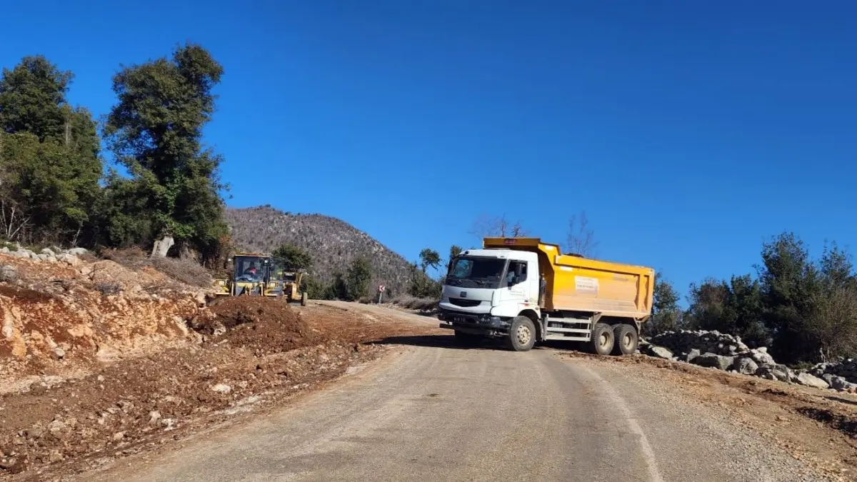 Büyükşehir, Andırın Kırsalındaki Grup Yolunu Yeniden Yapıyor haberi