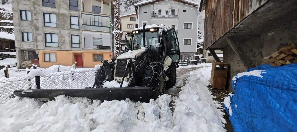 Büyükşehir Ekipleri, Karla Mücadeleye Devam Ediyor haberi