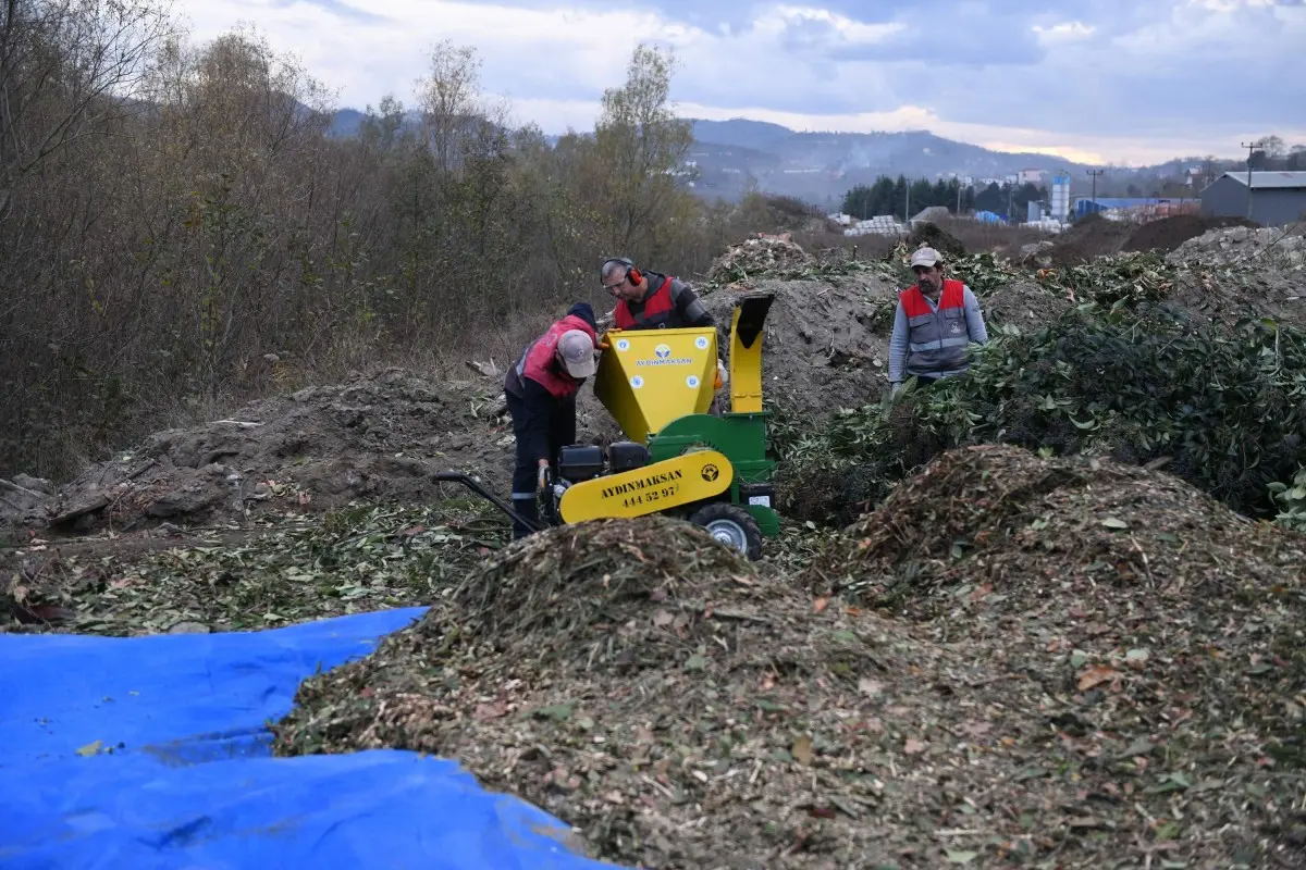 Büyükşehir, Park ve Yeşil Alanlardaki Organik Atıkları Verim Artışı İçin Değerlendiriyor haberi