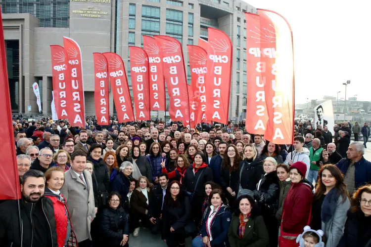 İmamoğlu'nun ifadesi sürüyor... İmamoğlu'na adliye önünde destek