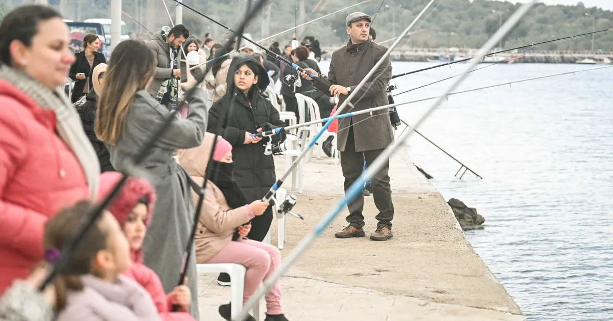 İzmir Bornovalı çocuklar balık tutmayı öğrendi