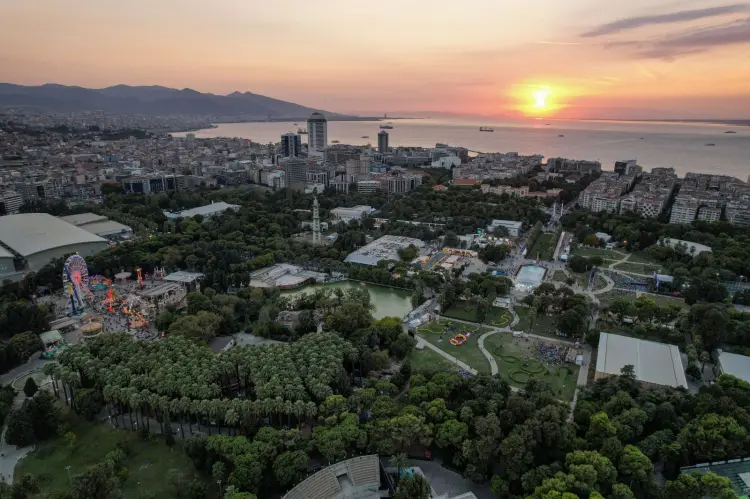 İzmir Lunapark'ta tahliye işlemleri başladı