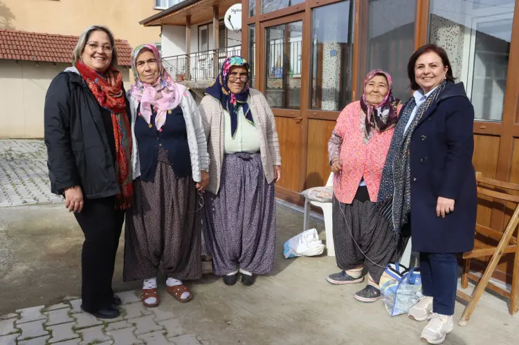 Kocaeli İzmit'te mahalleler yerinde dinleniyor