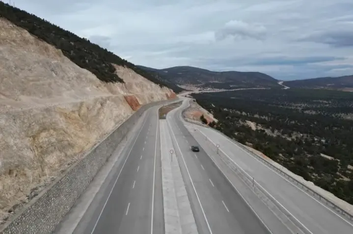 Korkuteli-Elmalı Arası 25 Dakikaya Düşüyor haberi