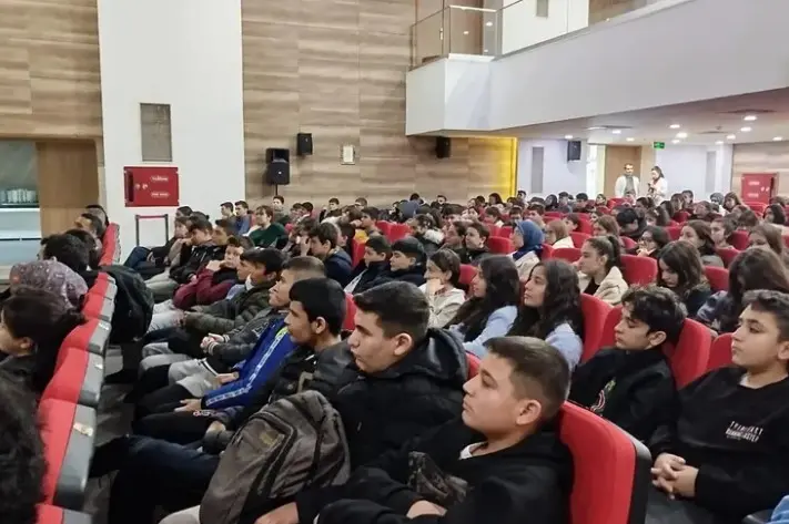 Manisa'da Öğrencilere Motivasyon Semineri Desteği haberi