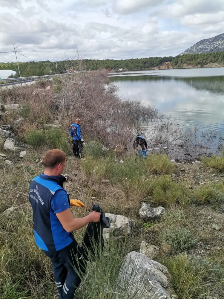 Muğla Ula Göleti'nde kapsamlı temizlik