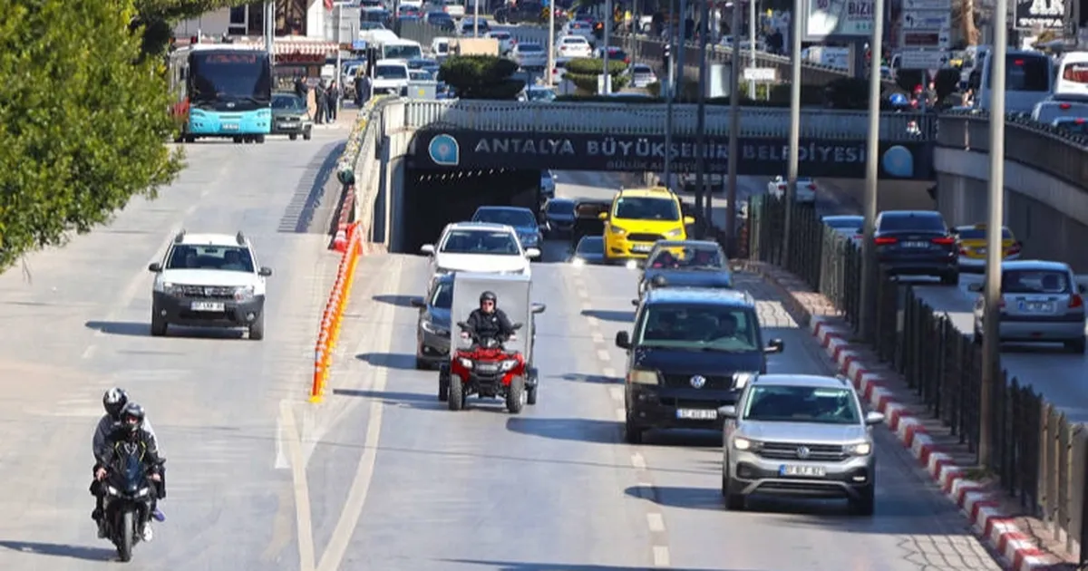 Antalya'da halk otobüsleri için ikinci özel şerit uygulaması güncel haberi