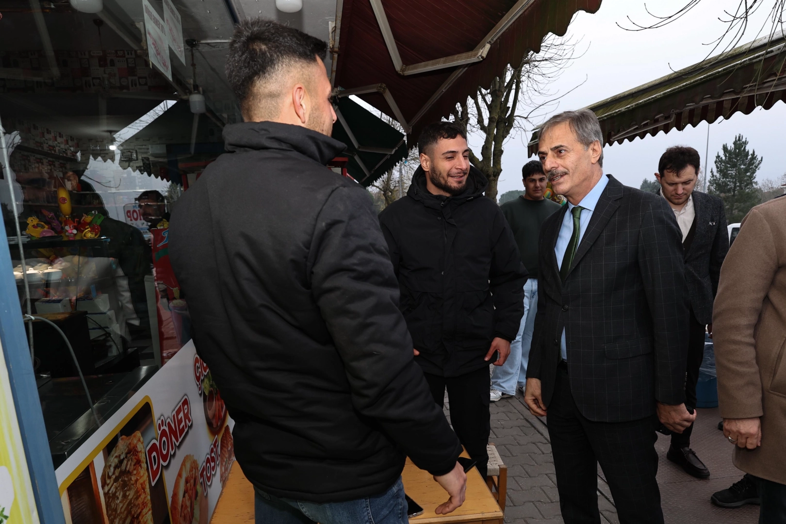 Başkan Alemdar Sakarya Yenikent'te esnafla bir araya geldi güncel haberi