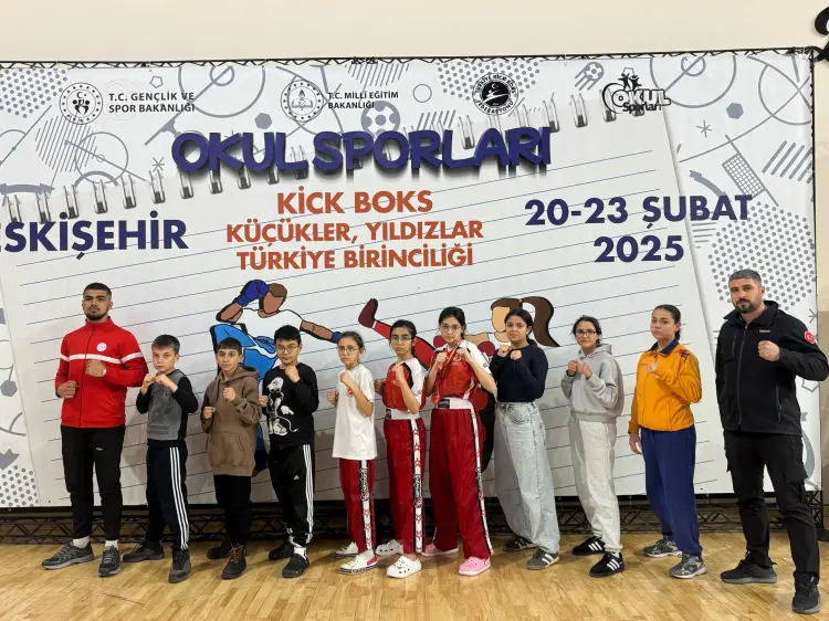 Bilecik Pazaryerili kick boksçular madalyalara doymuyor güncel haberi