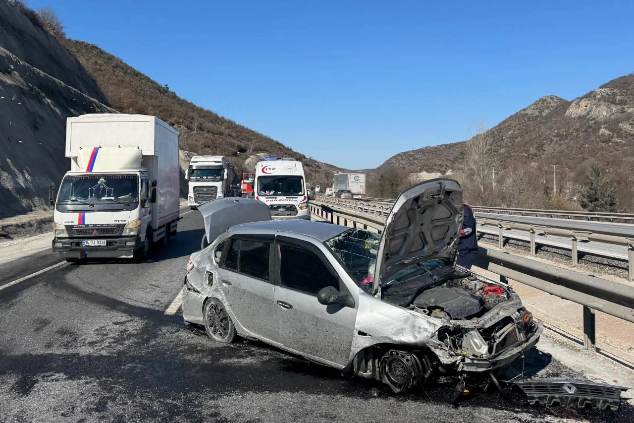 Bilecik Pazaryeri’nde trafik kazası: 3 yaralı güncel haberi