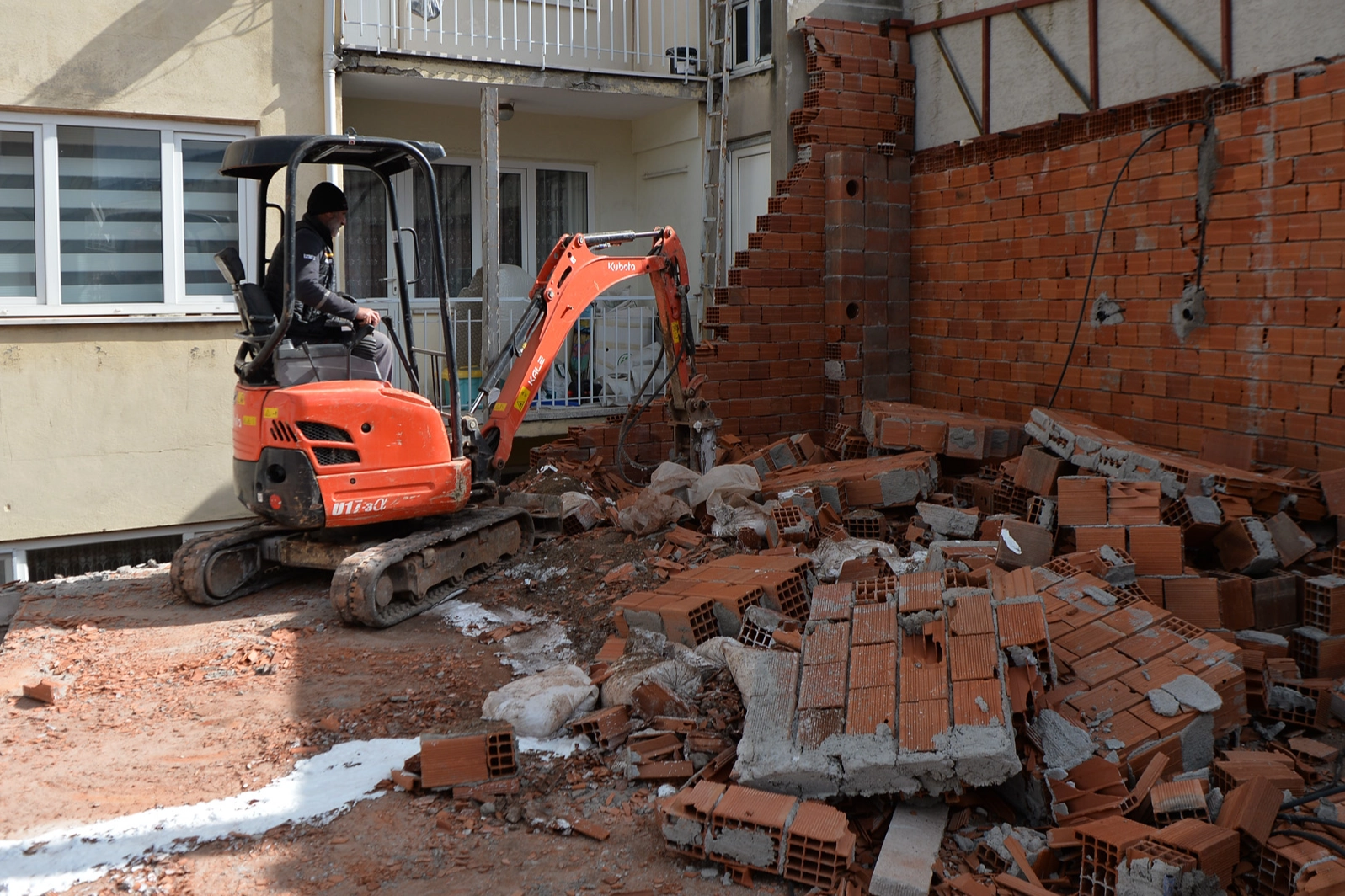 Bursa Osmangazi’de inşaat aşamasındaki kaçak katlar yıkıldı güncel haberi