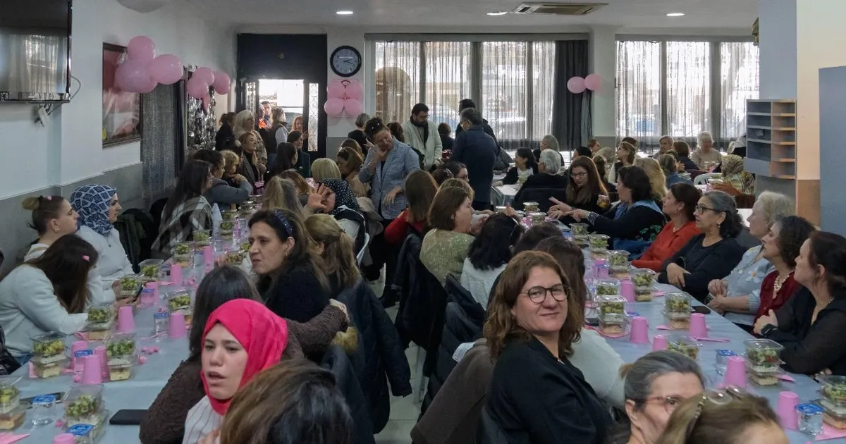 İzmir’de sağır ve işitme engelli kadınlar bir araya geldi güncel haberi