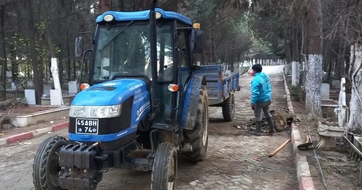 Manisa’da mezarlık bakımları aralıksız devam ediyor güncel haberi