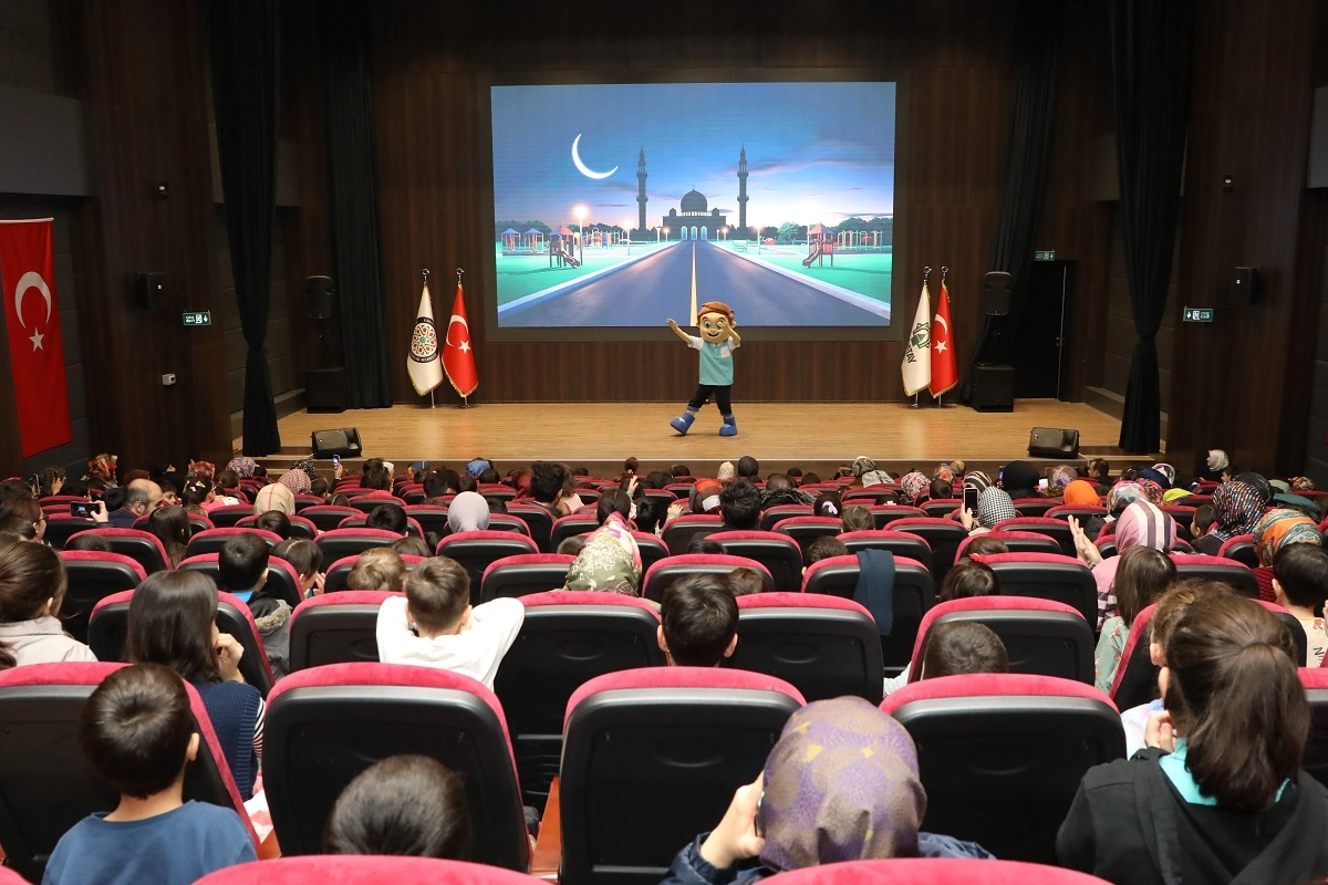 “Ramazan Neşesi Karatay’da” tiyatro gösterisine yoğun ilgi güncel haberi